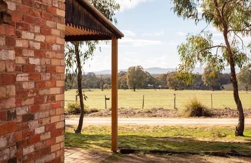 Halls Gap Cottage | Grampians Pioneer Cottage Redbrick