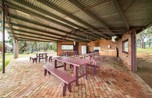 Halls Gap Cottage | Grampians Pioneer mudbrick Cottage