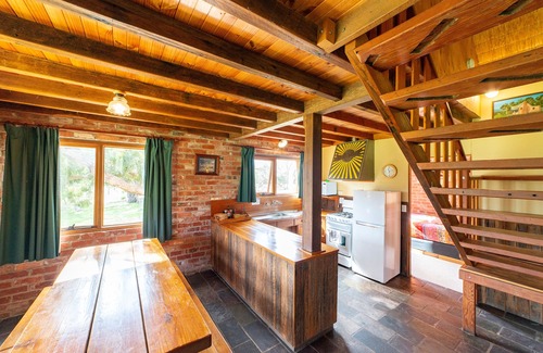 Halls Gap Cottage | Grampians Pioneer stone cabin