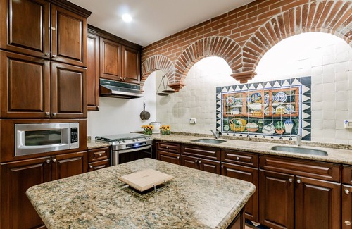 Downtown Cancun Villa | Granada 24 Beautiful Colonial House in the Heart of Cancun 7 bedrooms and pooln