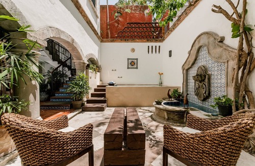 Downtown Cancun Villa | Granada 24 Beautiful Colonial House in the Heart of Cancun 7 bedrooms and pooln