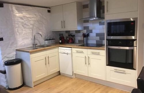 Holsworthy Cottage | Granary 3 Bedroom Cottage with 2 Bathrooms