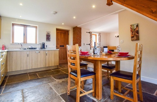 Bidford-on-Avon Cottage | Granary at Oosland Barns - sleeps 4 guests in 2 bedrooms