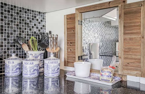 Pembroke Cottage | GRANARY COTTAGE, pet friendly, with a garden in Pembroke