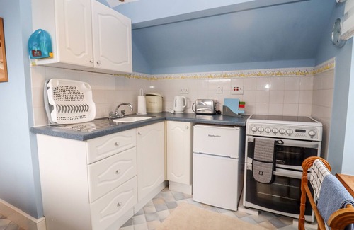 Huntley Cottage | GRANARY STUDIO, romantic, character holiday cottage in Newent