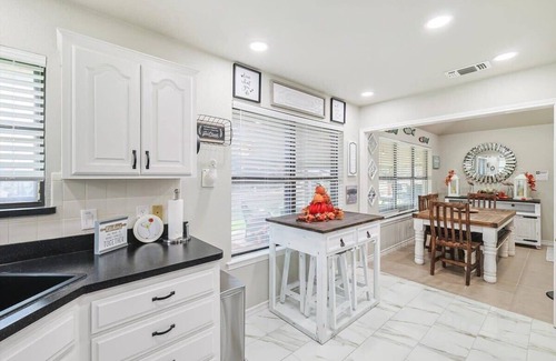 Granbury House | Granbury Serenity 3BD/2BA Retreat with Hot Tub