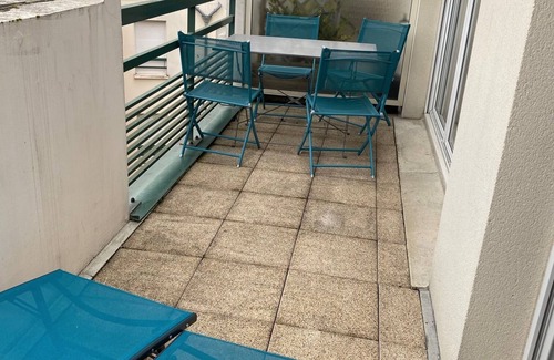 Poissy Apartment | Grand 3 Pieces au 4eme et Dernier Étage Avec Terrasse Plein Sud Proche Gare