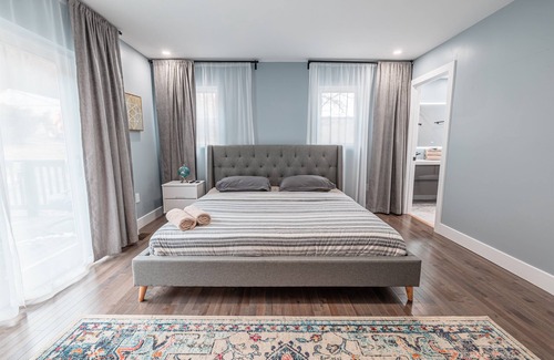 Stroudsburg Villa | Grand 9BR scale Pool House with hidden room