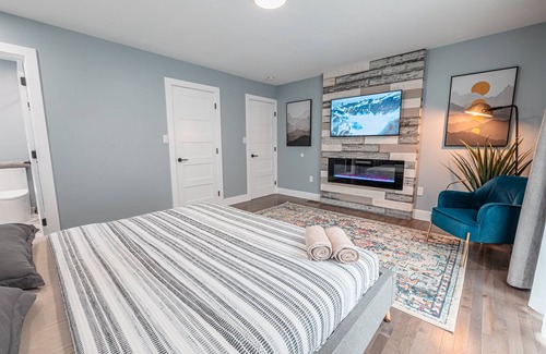 Stroudsburg Villa | Grand 9BR scale Pool House with hidden room