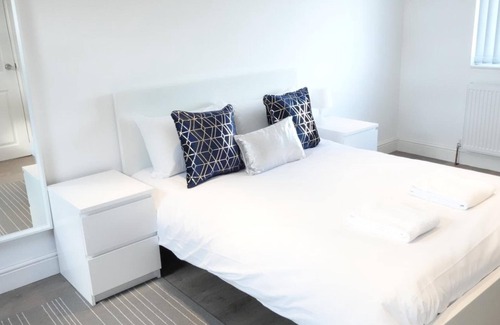 Heathrow Villages House | Grand Airport Ensuites