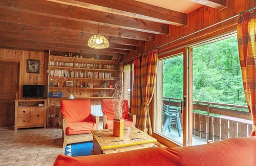 Entremont Apartment | 'Grand Apartment Proche Gd Bornand' with Mountain View & Garden