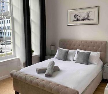 Barbican Apartment | Grand Apartment on HOE/BARBICAN Allocated PARKING!