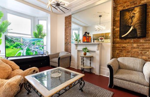 Mile End Apartment | Grand App up to 12