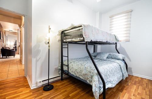 Mile End Apartment | Grand App up to 12