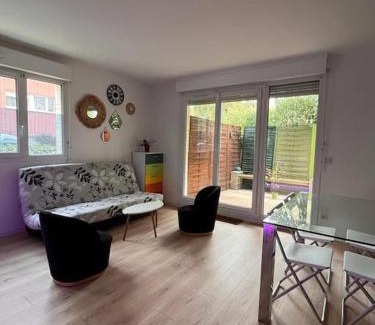 Alouettes Apartment | Grand appartement en face du RER A, Parking, Paris 20 mn, Disneyland 40 mn