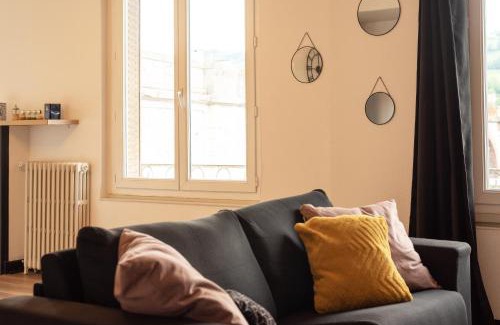Aurillac Apartment | Grand Appartement Lumineux au Centre d'Aurillac