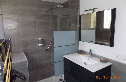 Le Boulou Bed & Breakfast | Grand Appartement T2 en Résidence à 10 Minutes de L'espagne