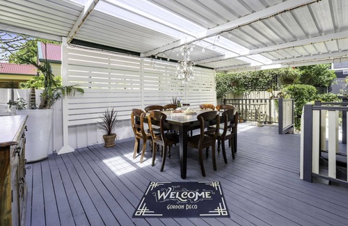 Hamilton House | Grand Art Deco Home. Centrally located in cosmopolitan Hamilton - Newcastle