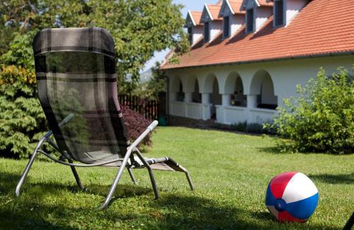 Kovagoors House | Grand Balaton House