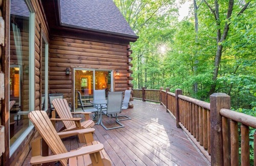 Rockbridge Cabin | Grand Bentley | Hocking Hills | Pool