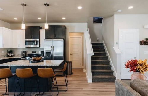 Hildale House | Grand Canyon-4bed,3bath,hot tub