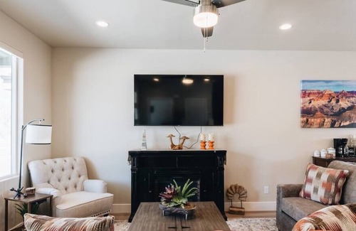 Hildale House | Grand Canyon-4bed,3bath,hot tub