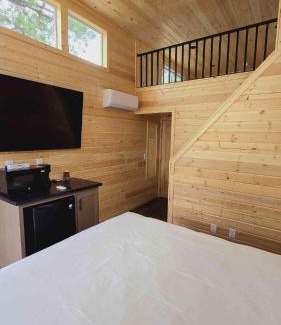 Valle Ski Chalet | Grand Canyon Gateway South Rim Chalet, Modern Loft Retreat, Sleeps 4