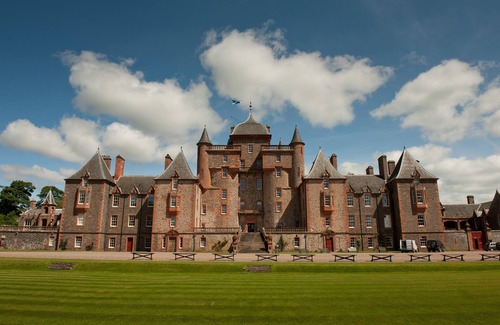 Lauder Apartment | Grand castle apartment for four people