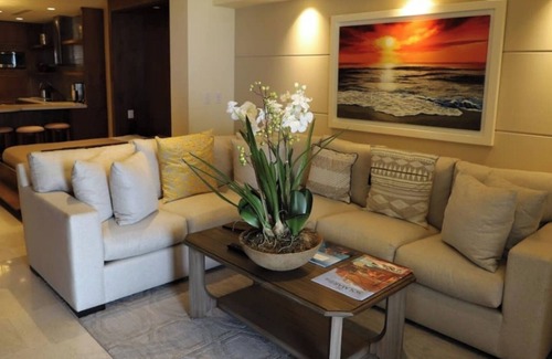 Los Cangrejos II y III Resort | Grand Deluxe Room at Dunes Pacific Resort Private Beach- Discounted Golf Pass