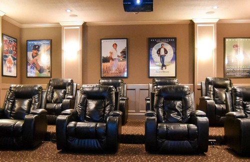 Prairie Point-Wildberry House | Grand Entertainer w/ Cinema⭐️Deck⭐️Bar⭐️Fire Pit⭐️