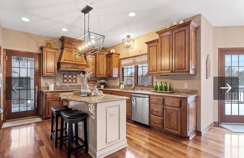 Hartland House | Grand family-sized executive home 15 min from Erin Hills/Lac La Belle Golf