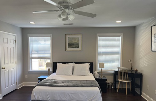Nauck House | Grand Four Bedroom House 15-minutes to DC Mall