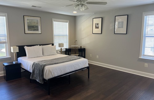 Nauck House | Grand Four Bedroom House 15-minutes to DC Mall
