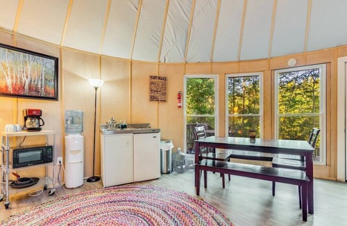Conyers Cottage | Grand Glamping Haven: Luxe Experience in Nature