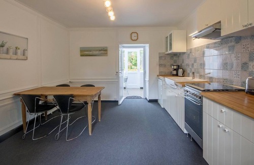 Locoal-Mendon House | Grand Hermely - LOCOAL-MENDON