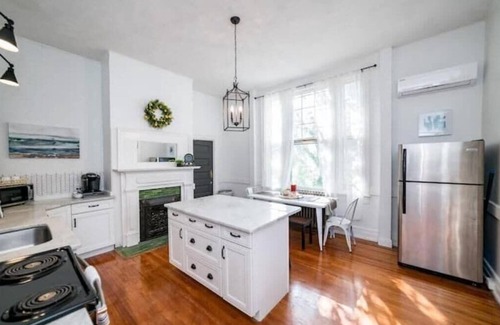 Daniels Hill House | Grand Historic Home Near Downtown w/Rec Room