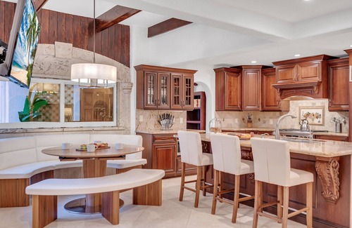 Idlewyld Villa | Grand historic Residence/Walk to beach/Heated Pool/Outdoor kitchen/Hibiscus Key/Residences