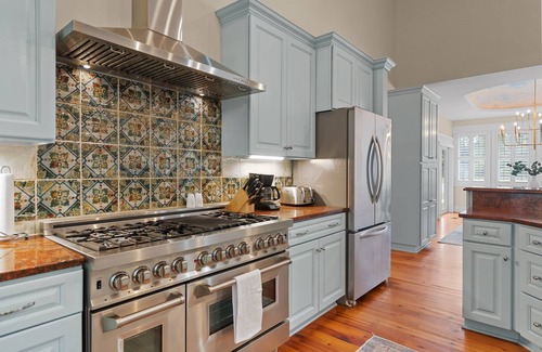 Hampstead House | Grand Home on 10 Acres in Surf City w/Private Pond!