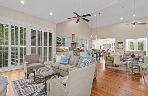 Hampstead House | Grand Home on 10 Acres in Surf City w/Private Pond!
