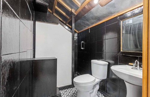 West Newton House | Grand Horizons Oasis on Shannon Lakes Way