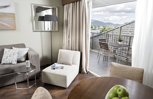 South Townsville Hotel | Grand Hotel and Apartments Townsville