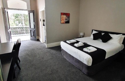 Newcastle Hotel | Grand Hotel