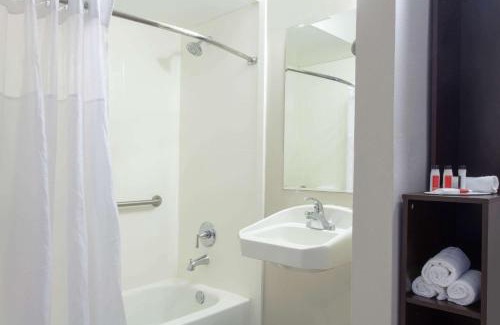 Florida Center Hotel | Grand Hotel Orlando at Universal Blvd - Shuttle to Theme Parks
