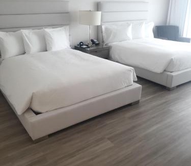 Sunnyvale West Hotel | Grand Hotel