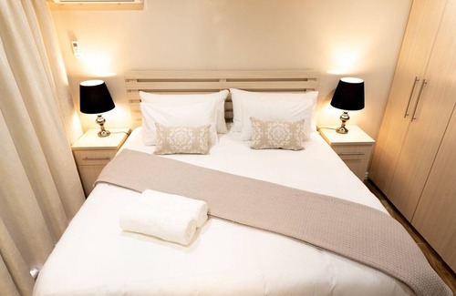 Jeffreys Bay Bed & Breakfast | Grand House Lodge Jeffreys Bay