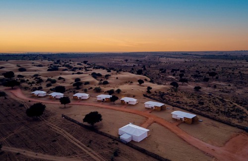 Kanoi RV Rental | Grand Khalifa Luxury Camp
