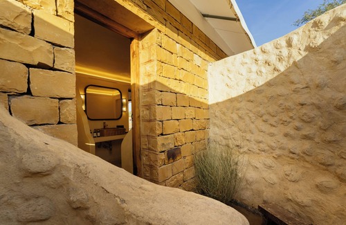 Kanoi RV Rental | Grand Khalifa Luxury Camp