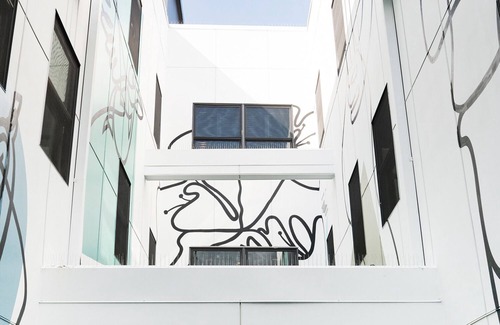 Buckman Neighborhood Apartment | Grand King Room at Hotel Grand Stark | Pets Allowed, Near Moda Center