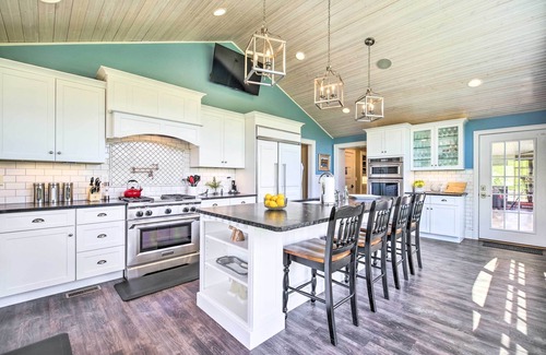 La Follette House | Grand LaFollette Home w/View + Covered Patio!