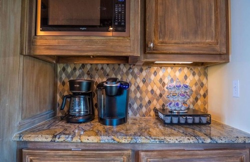 Langley House | Grand Lake Frontage: 5Bed & 5.5 Bath Grand Lake O' the Cherokees up to 20 guests